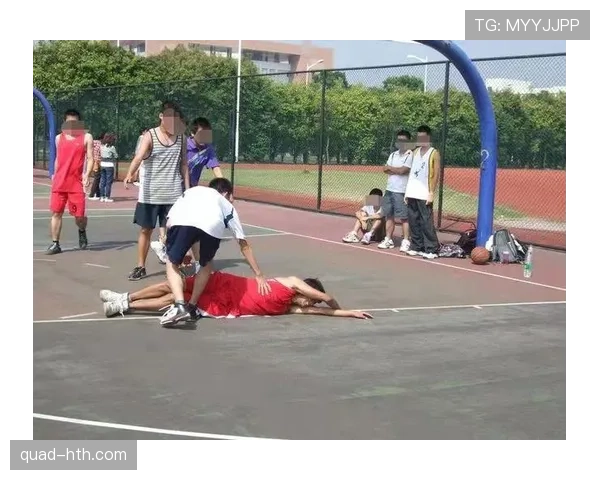 身体接触判罚：哪些动作算犯规？新手必知的篮球规则解析